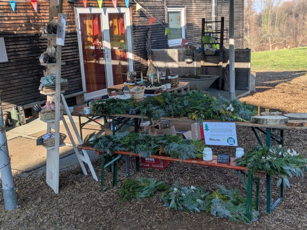 Kraenze und Deko am Wiesenschloessle